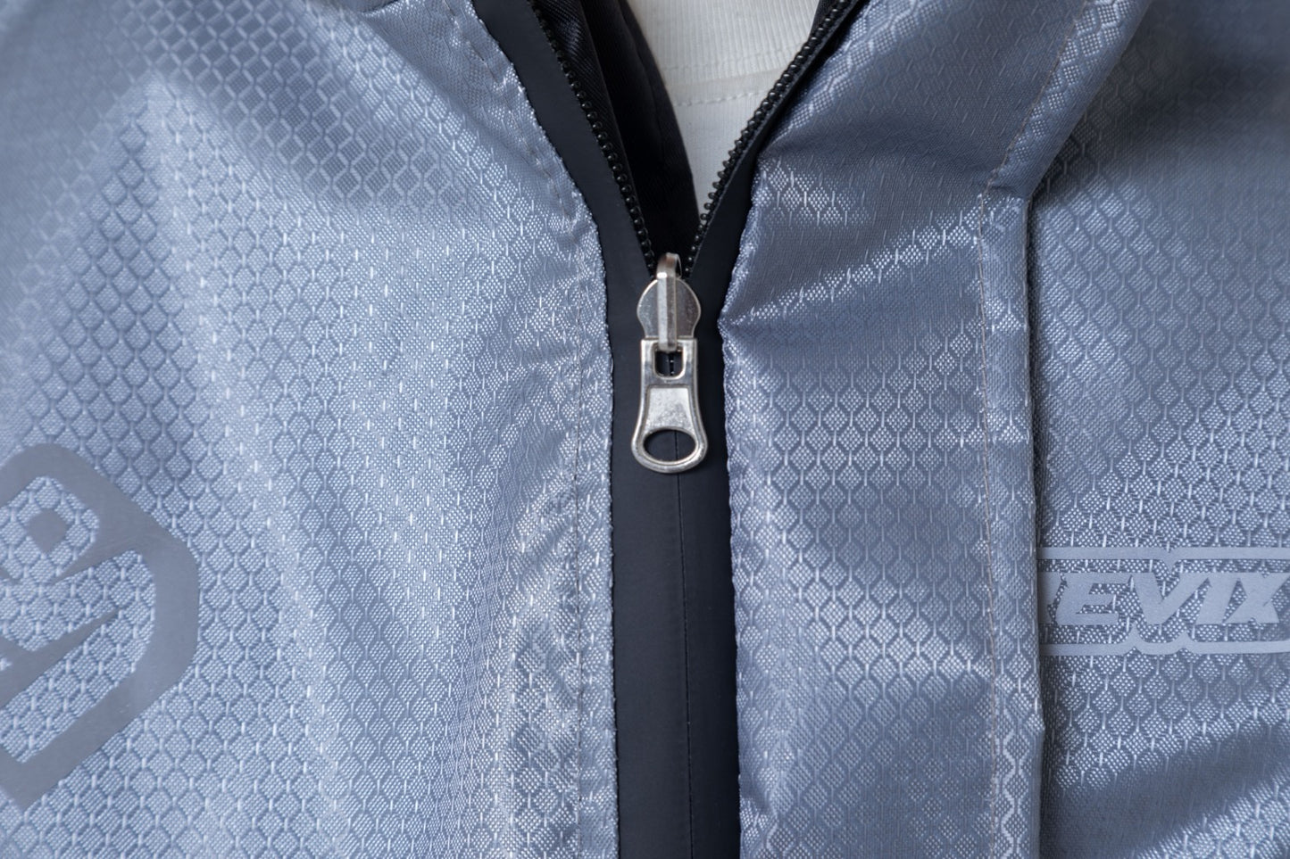 Chaqueta reflectiva Revixtron negro intenso